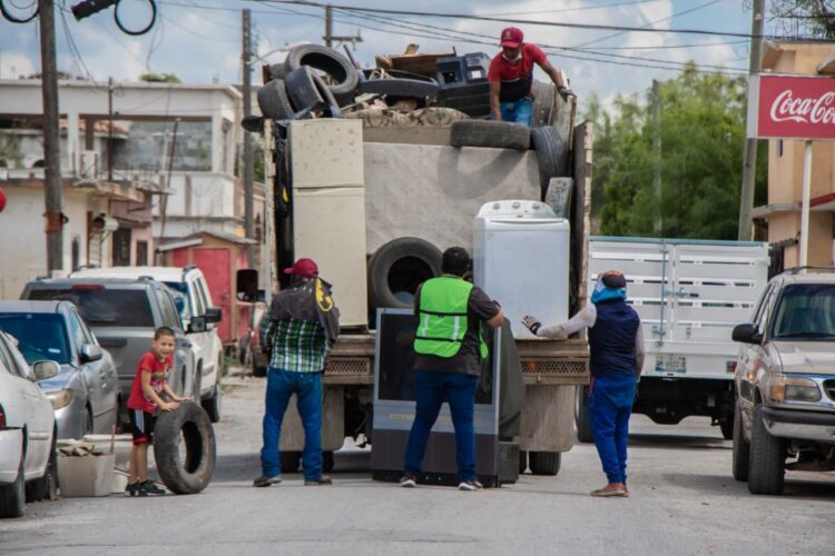Avanza Matamoros en fumigación y descacharrización en colonias populares