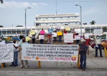 Se “plantan” ante COMAPA-Tampico; exigen agua limpia y no a cobros sin consumo