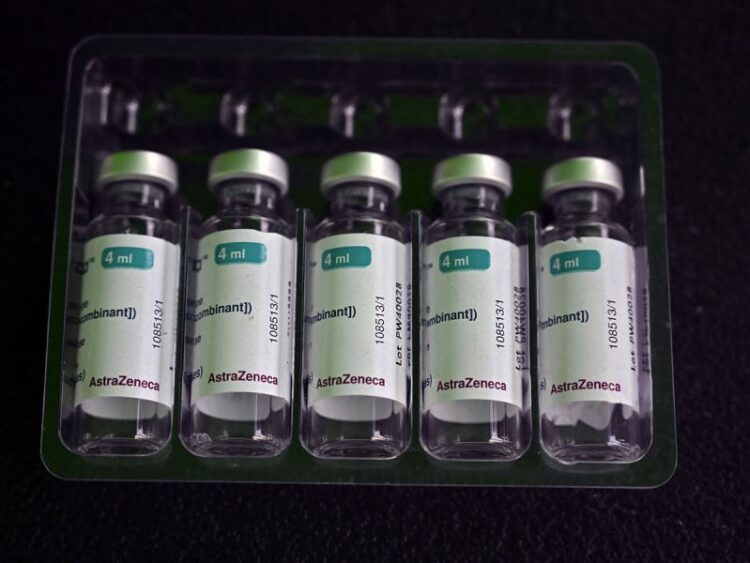 Cofepris autoriza uso de más de 4 millones de vacunas AstraZeneca envasadas en Edomex