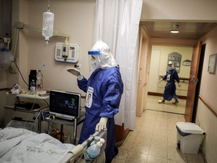 Teme OMS 236 mil muertos más por covid en Europa para diciembre