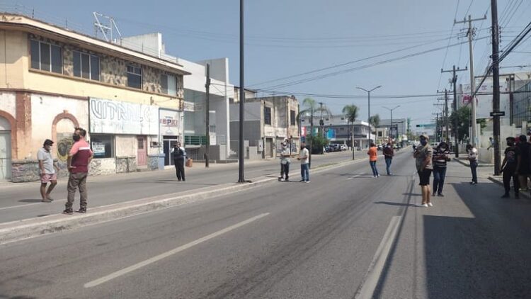 Bloquean Didis y Uber un tramo en avenida Hidalgo en Tampico