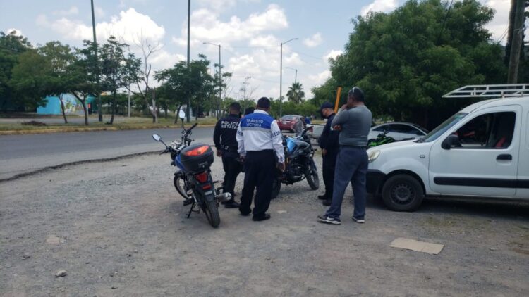 Motociclistas se lían  a golpes en plena calle