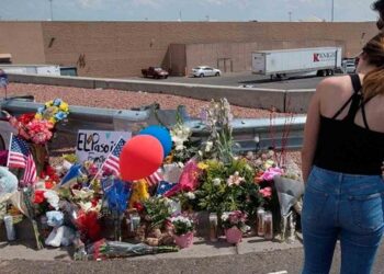 Conmemoran masacre en centro comercial en El Paso, Texas; acude Marcelo Ebrard
