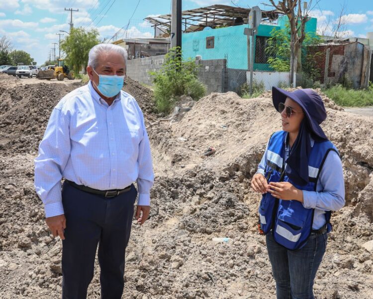 Supervisa Sanmiguel rehabilitación de calle en Valles de Anáhuac