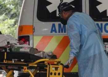 Tercera ola de covid nos empieza a llegar al cuello en Nuevo León: Manuel de la O