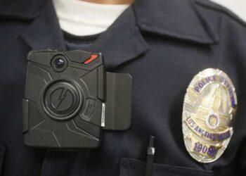 Agentes y de Aduanas y Patrulla Fronteriza de EU comienzan a usar cámaras corporales