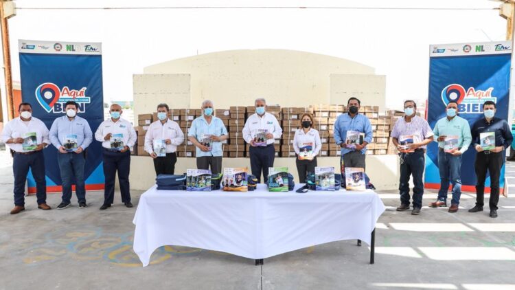 Entrega Sanmiguel libros de  apoyo a Supervisión Escolar 226