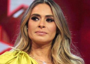 Galilea paga la cuenta de hospital de su papá