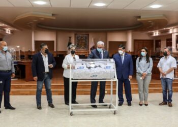 Gana profesor de Secundaria Técnica  57 el auto de rifa por ‘Día del Maestro’