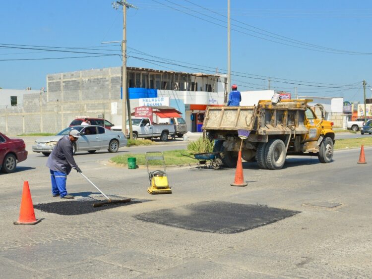 Arranca campaña de bacheo, limpieza y pintura en Nuevo Laredo