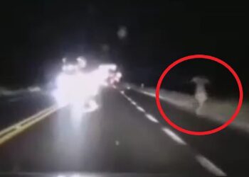 Graban a ‘mujer fantasma’ en carretera de Saltillo-Torreón