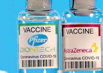 Combinar dosis de AstraZeneca y Pfizer eleva eficacia anticovid