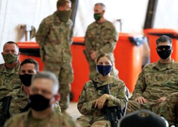 Ordena EU que todos los militares se vacunen contra covid-19