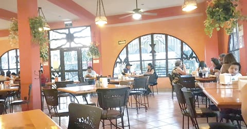 Sigue pandemia golpeando a restaurantes