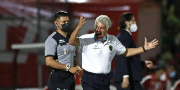 Ricardo El “Tuca” Ferretti que coraje con el arbitraje