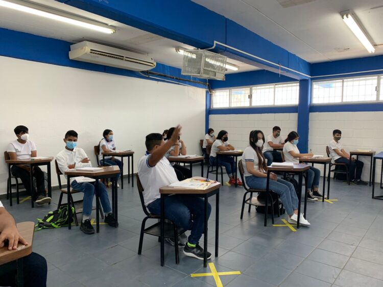 Regresan a clases presenciales en Preparatoria Federalizada 2