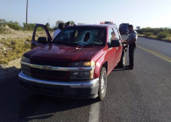 Carrucha se desprende de tráiler y mata a chofer de camioneta