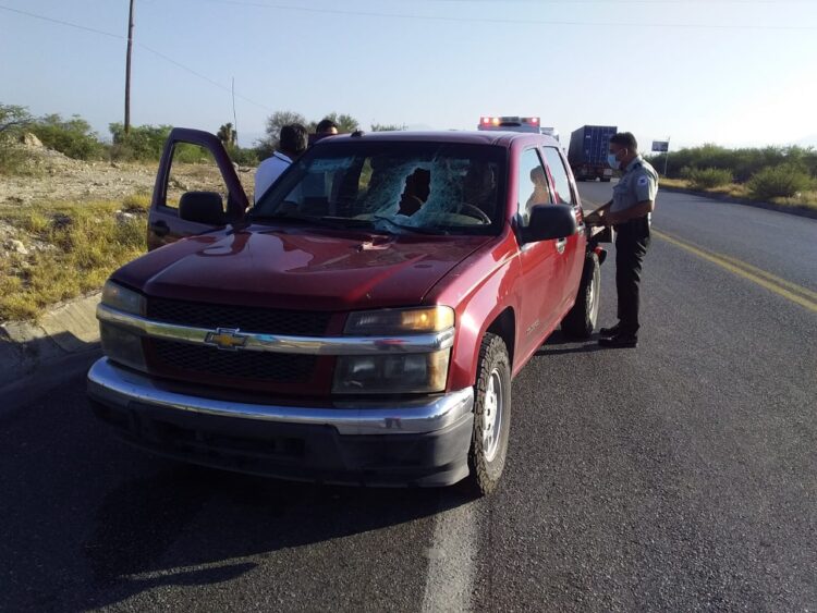 Carrucha se desprende de tráiler y mata a chofer de camioneta
