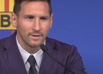 Messi llora en su despedida del Barcelona