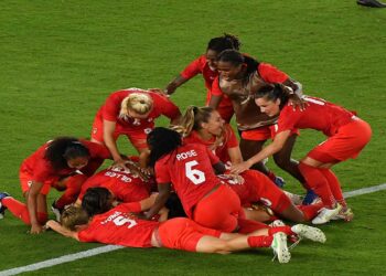 Canadá vence en penales a Suecia para conseguir la medalla de oro