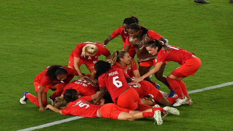 Canadá vence en penales a Suecia para conseguir la medalla de oro