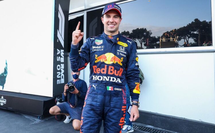 Checo Pérez permanece con el equipo Red Bull para la temporada 2022