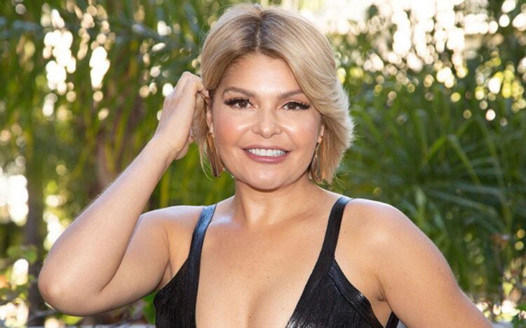 Paraliza las redes Itatí Cantoral con tremendo bikini neón a sus 46 años