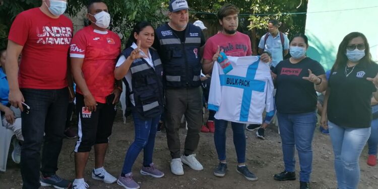 Premia Alberto Lara a campeones de SIAMARM