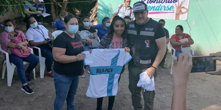 Premia Alberto Lara a campeones de SIAMARM