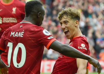 Liverpool arranca temporada con triunfo ante Burnley y el regreso de la afición a Anfield