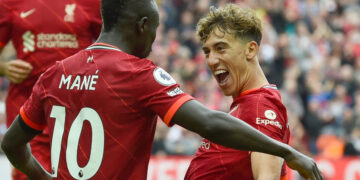 Liverpool arranca temporada con triunfo ante Burnley y el regreso de la afición a Anfield