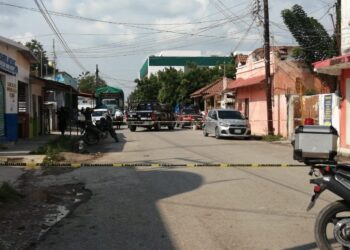 Marquesina se desploma y mata a albañil