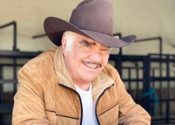 Niega hijo de Vicente Fernández versión de muerte de su padre