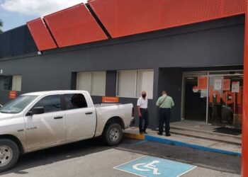 Asaltan de nuevo Banregio; hampón logra ridículo botín