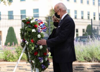 Biden encabeza homenaje a víctimas del 11 de septiembre en el Pentágono