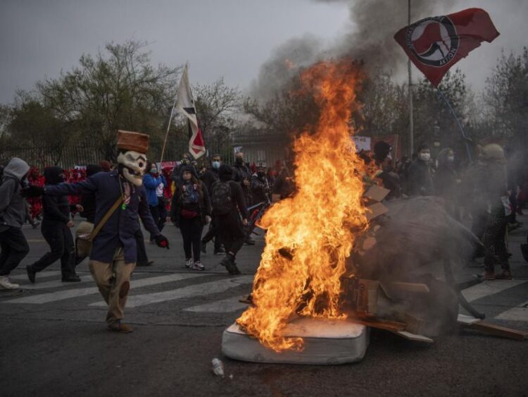 Disturbios en Chile al conmemorar 48 años del golpe contra Salvador Allende