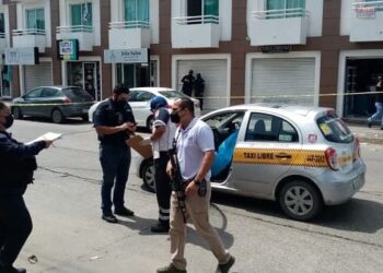 Muere taxista de infarto a bordo de su unidad en Madero