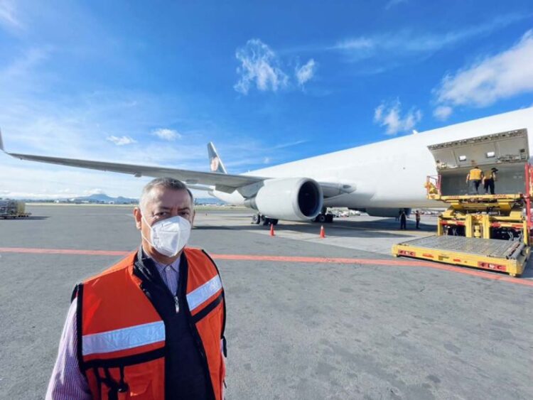 Llega otro lote con 228 mil 150 dosis de Pfizer a México