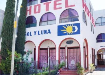 Comando secuestra a 20 extranjeros de hotel de San Luis Potosí