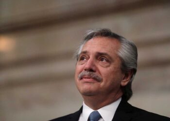 Se rompe gabinete del presidente de Argentina; renuncian cinco ministros