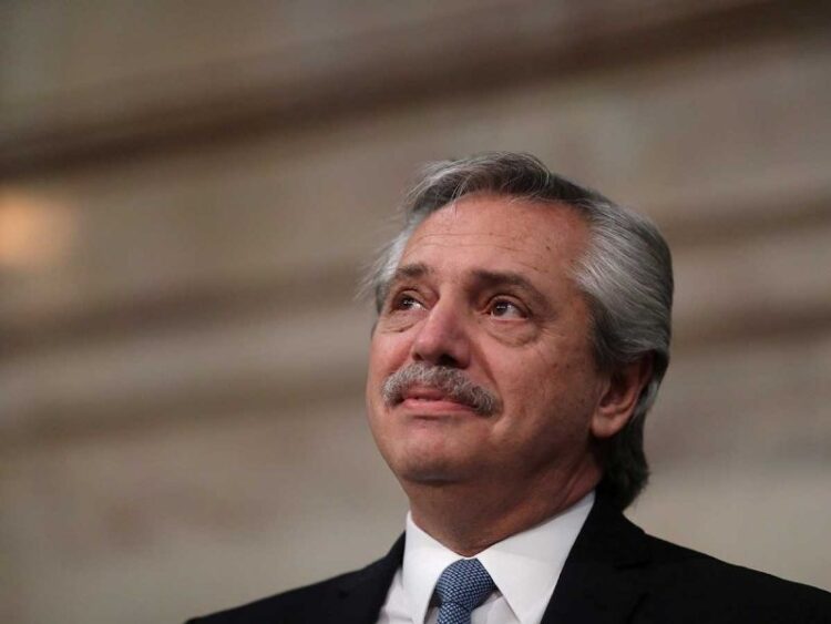 Se rompe gabinete del presidente de Argentina; renuncian cinco ministros