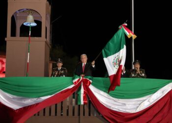 Da Sanmiguel emotivo ‘Grito’ ¡Viva México! en Cuartel Militar de Nuevo Laredo 