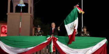 Da Sanmiguel emotivo ‘Grito’ ¡Viva México! en Cuartel Militar de Nuevo Laredo 