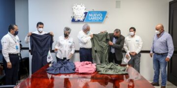 Dona Sanmiguel trajes  anti Covid al IMSS-Nuevo Laredo