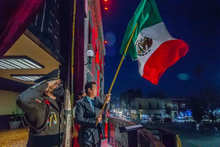 Presidente Municipal de Matamoros da Grito de aniversario de Independencia de México