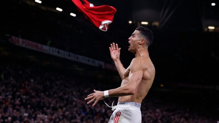 Cristiano le da el triunfo de último minuto al United