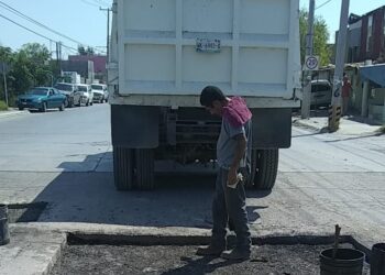 Intensifican bacheo en colonias  Hipódromo, Viveros y Reservas