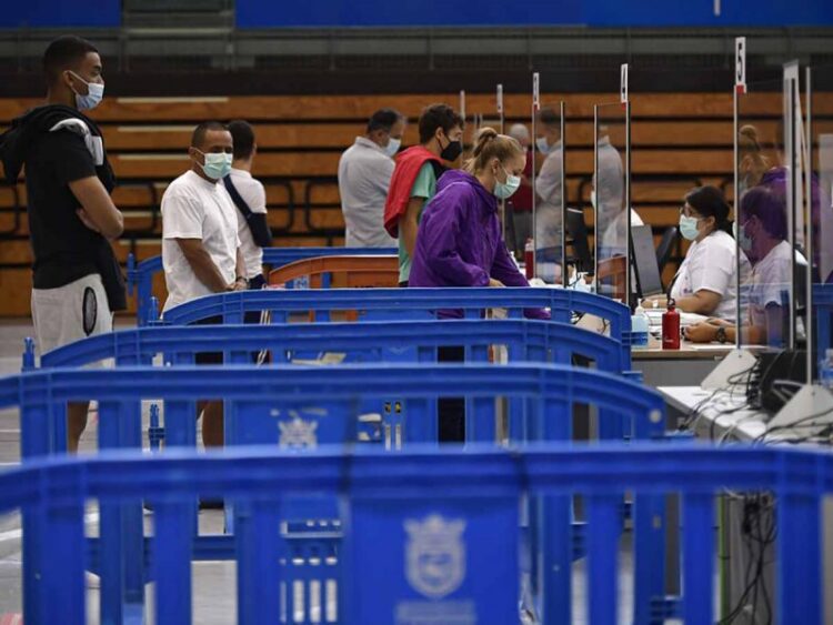 España aprueba tercera dosis de vacuna covid para adultos mayores