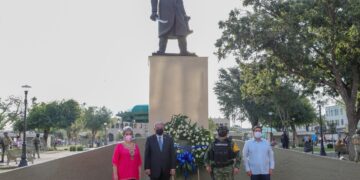 Con acto cívico autoridades de Nuevo Laredo honran al padre de la Patria