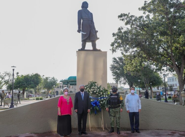 Con acto cívico autoridades de Nuevo Laredo honran al padre de la Patria